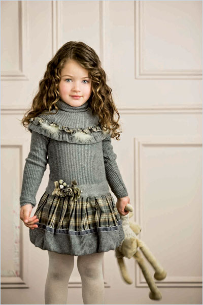 Вязаное платье с отделкой тканью для девочки фото описание идеи